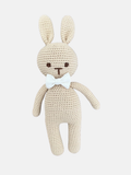 Bunny con pajarita blanca
