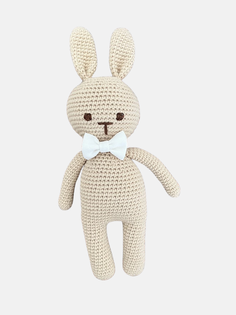 Bunny con pajarita blanca